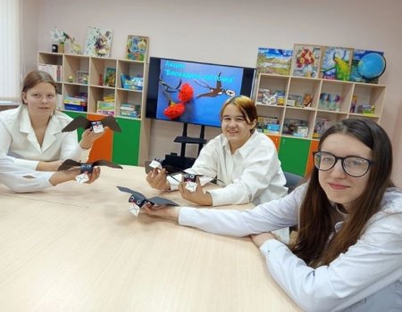 Выполнили аппликацию «Ласточка» в ходе патриотического занятия, посвящённого блокаде Ленинграда