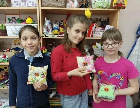 Занятие по шитью игольницы-подушечки